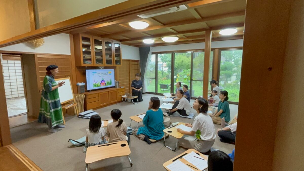 和室で行われた講座の様子