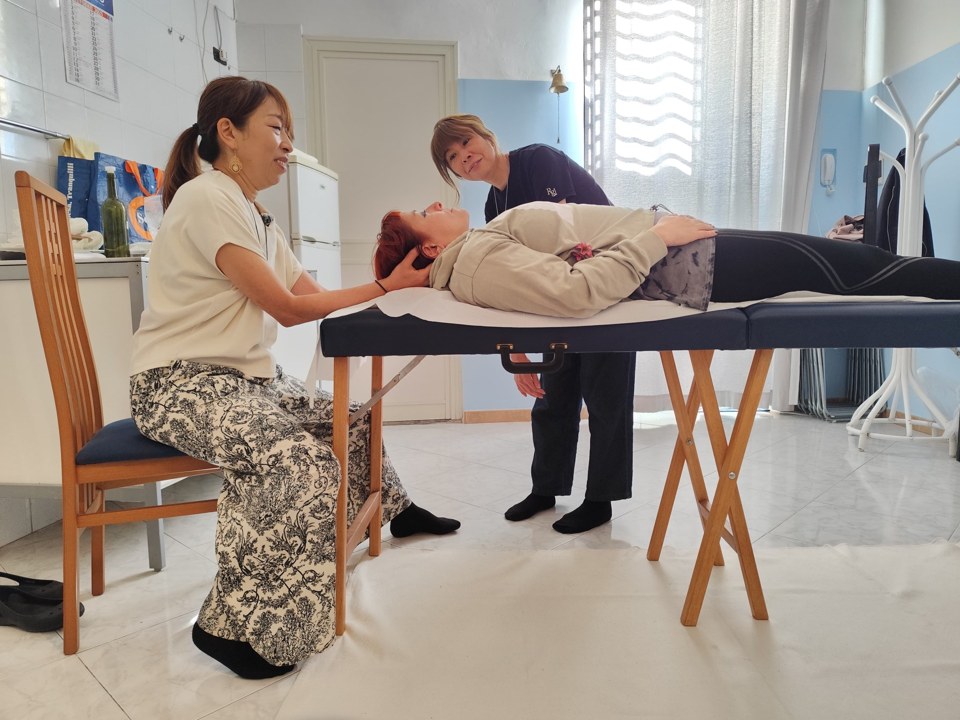 魂蘇セラピーの実習の様子